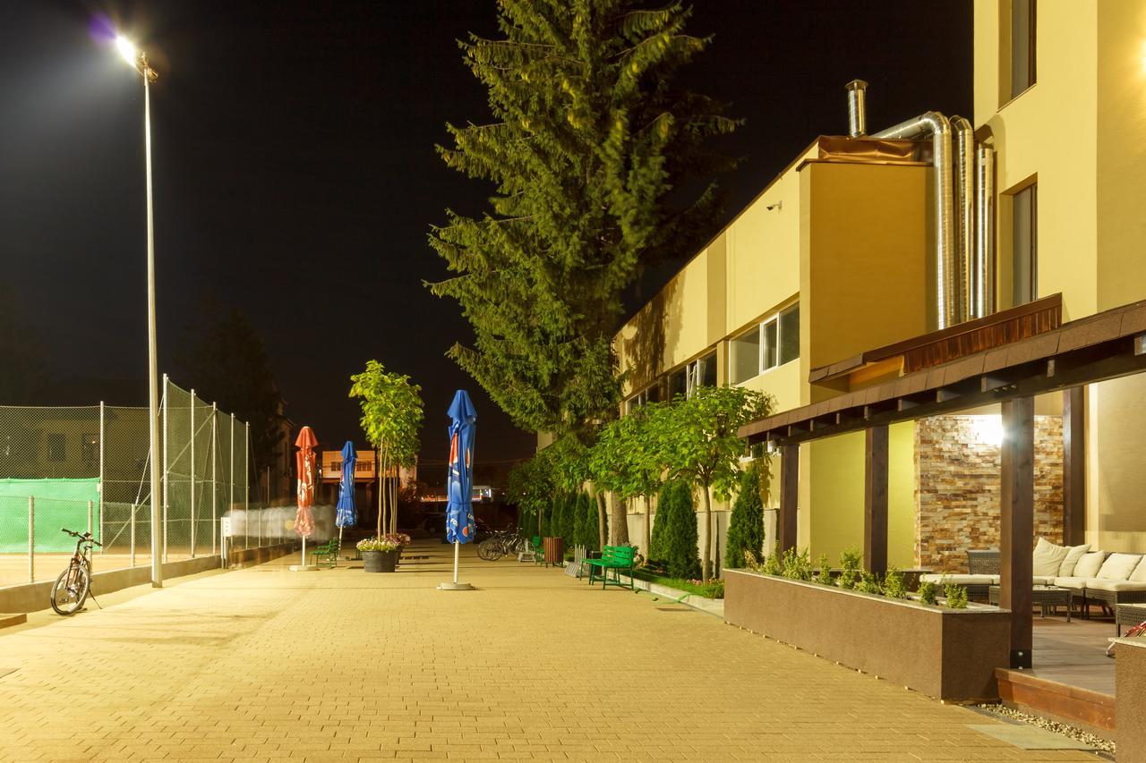 Ymy Hotels Târgu Jiu Exterior foto