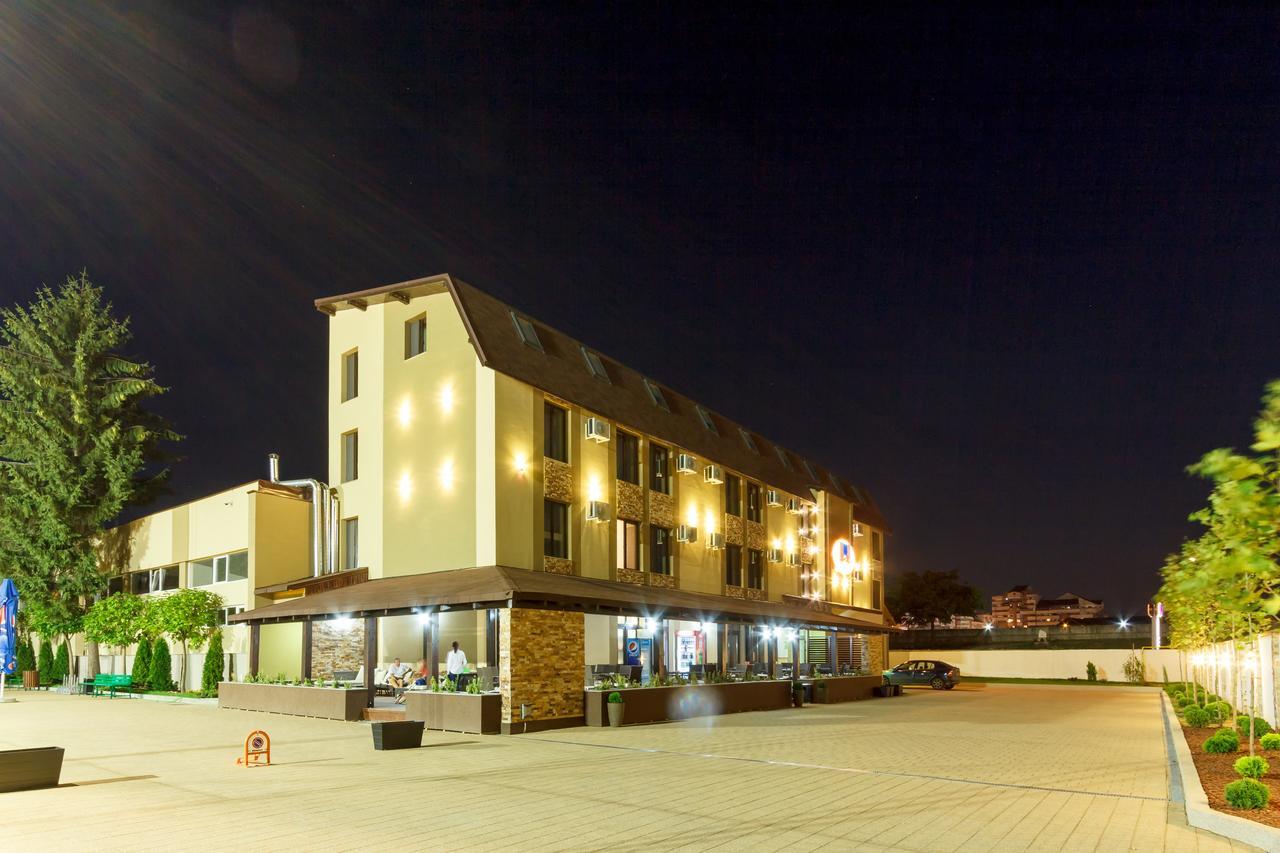 Ymy Hotels Târgu Jiu Exterior foto