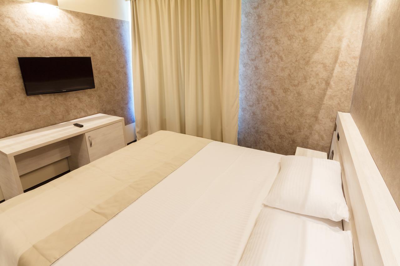 Ymy Hotels Târgu Jiu Quarto foto